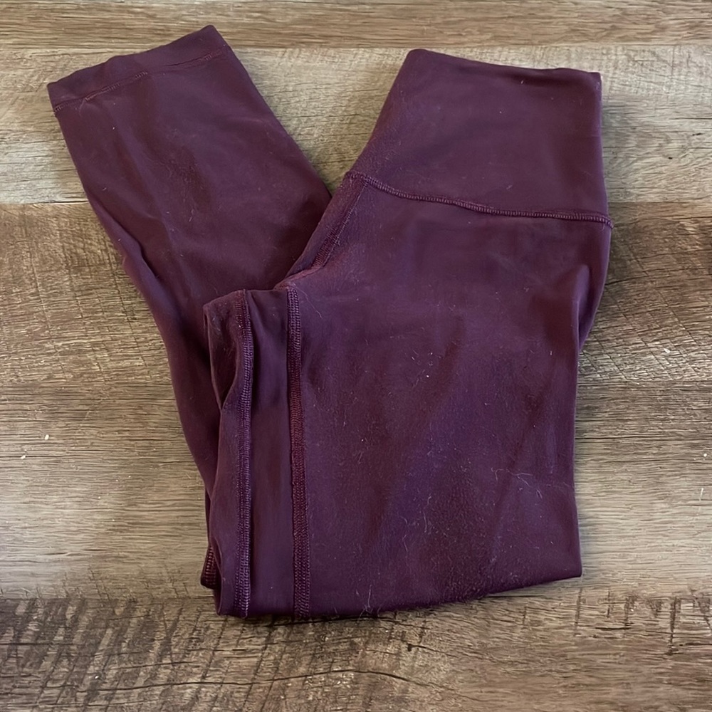 Lululemon Athletica Align 21” size 2; Maroon.